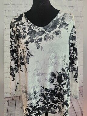 Chico's Black and White Floral Long Sleeve Tee Size 2 (Large)